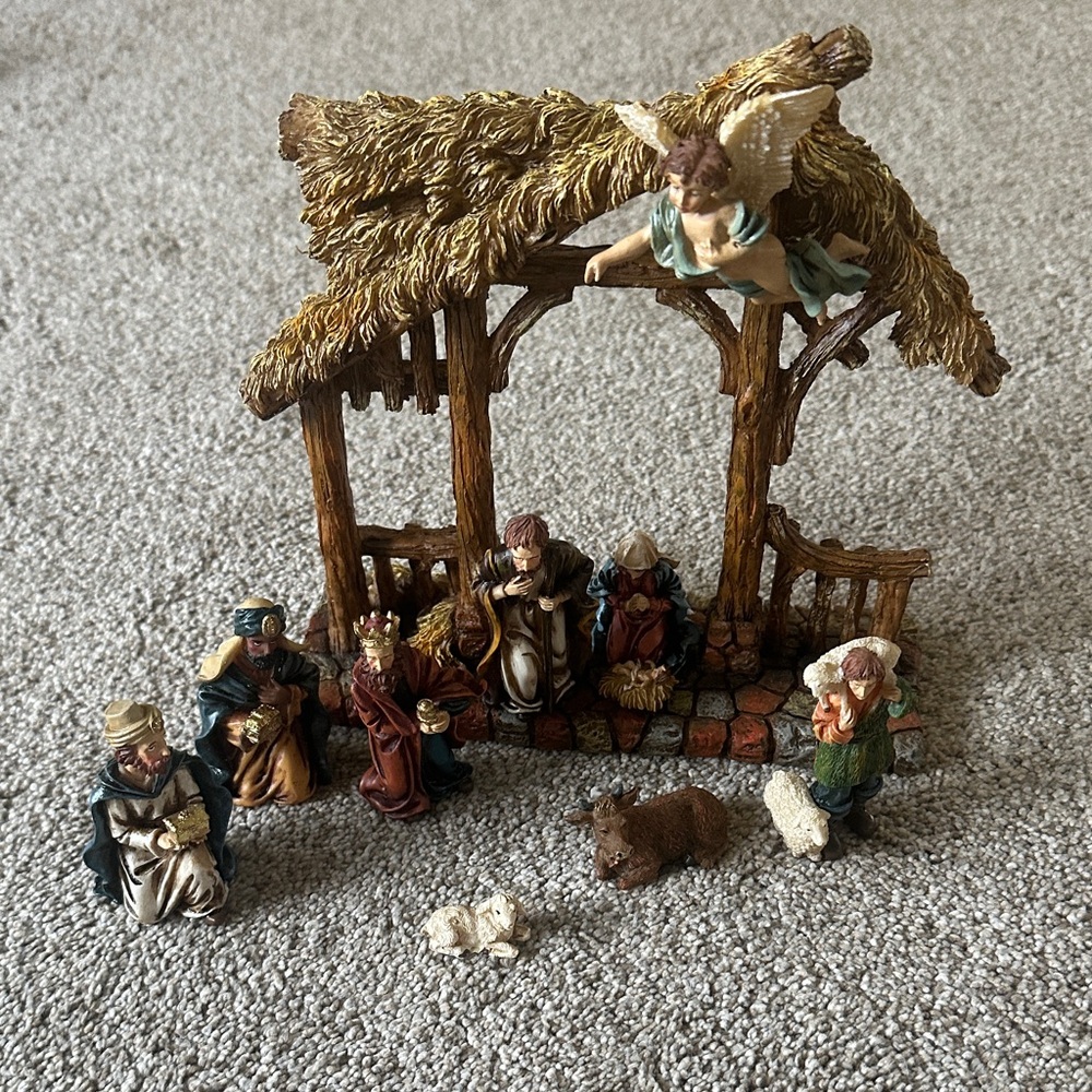 Department 56 Nativity Scene Figurine Set with Angel and Stable 10 piece set